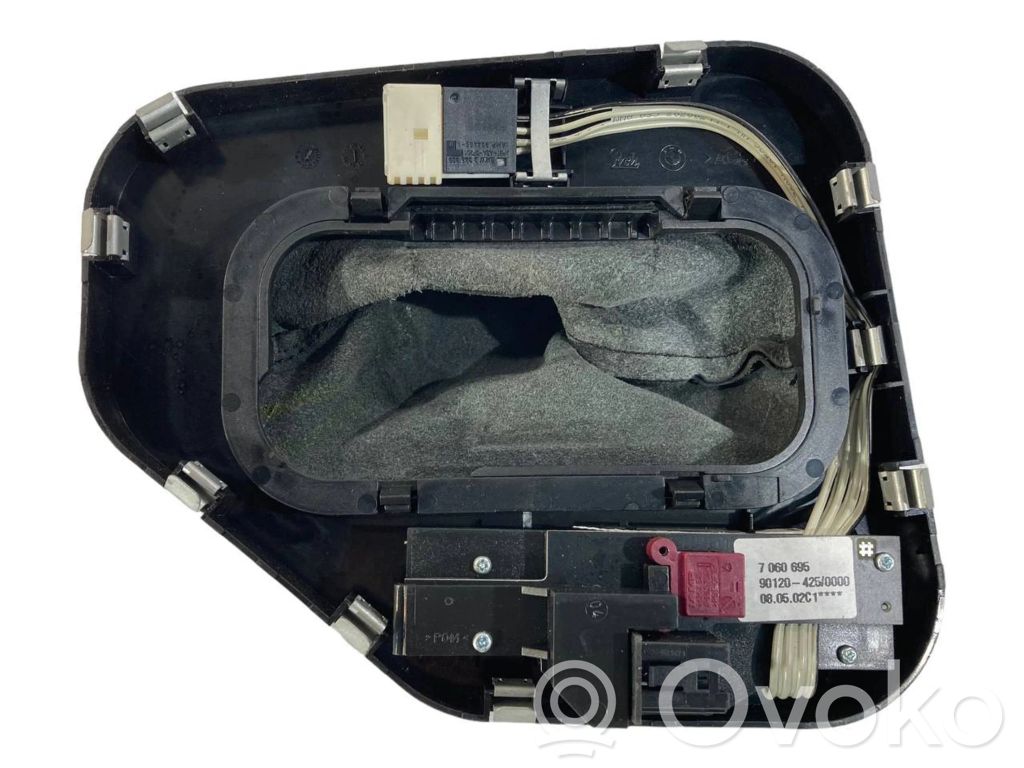 Ātrumu pārslēgšanas sviras dekoratīvā apdare (plastmasas)