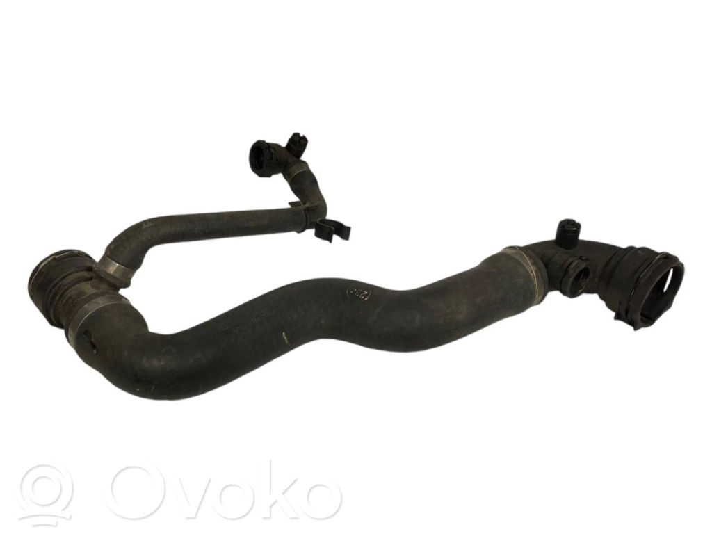 Caurulīte (-es) / šļūtene (-es)