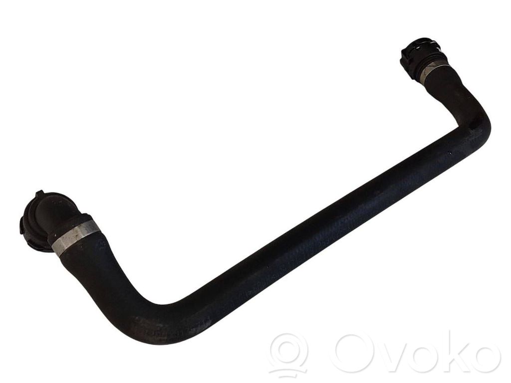 Caurulīte (-es) / šļūtene (-es)