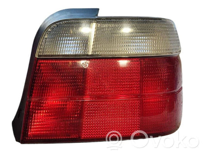 Задний фонарь в кузове