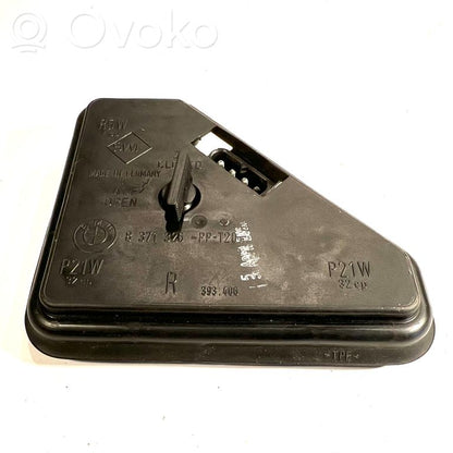 Держатель крышки заднего фонаря