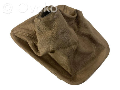 Ātrumu pārslēgšanas sviras dekoratīvā apdare (āda, uzgalis)