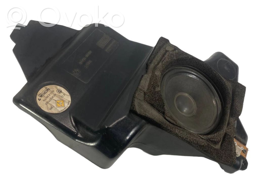 Speaker(s) in the rear door
