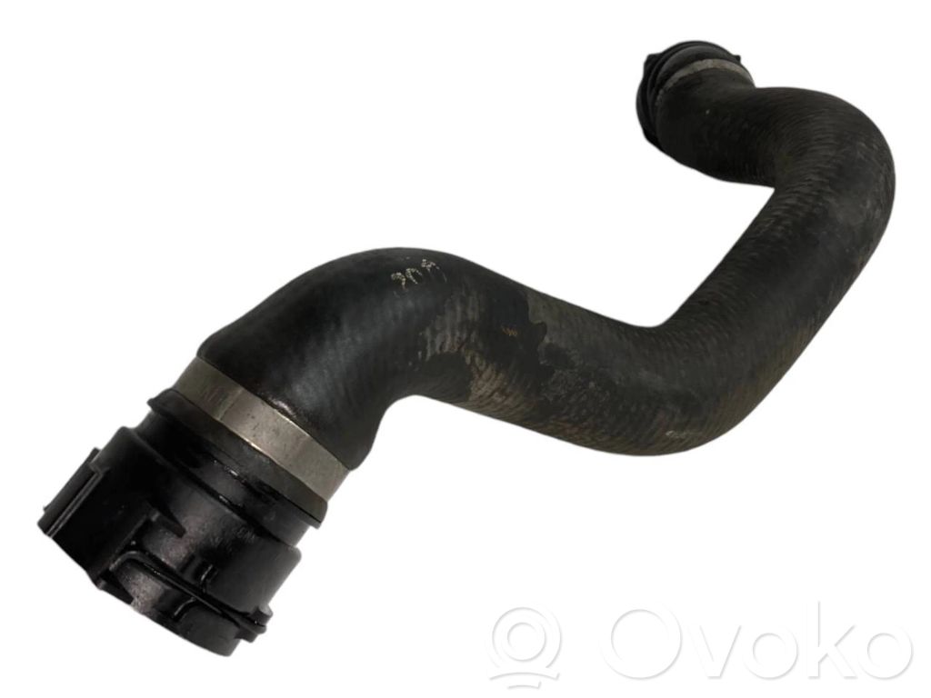 Caurulīte (-es) / šļūtene (-es)