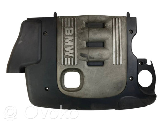 Dzinēja pārsegs (dekoratīva apdare)