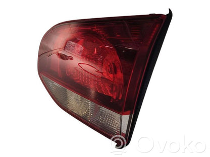 Aizmugurējais lukturis pārsegā