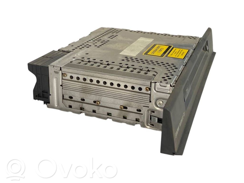 Radio / CD/DVD atskaņotājs / navigācija