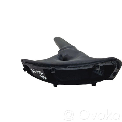 Rokas bremzes mehānisms (salonā)