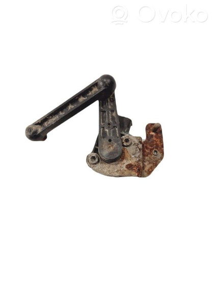 Priekšpusē augstuma sensora svira