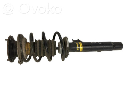 Priekšpusē amortizators ar atsperi