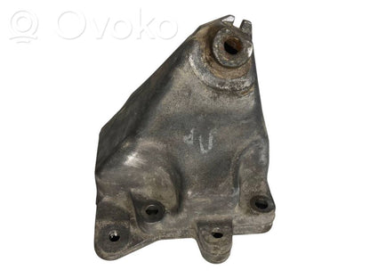 Engine mounting bracket