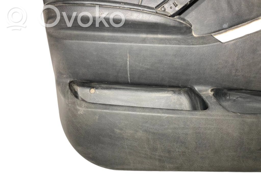 Priekšējo durvju apdare