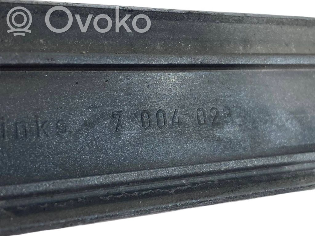 Priekšpusē durvju dekoratīvā apdare (moldings)