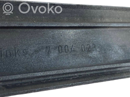 Priekšpusē durvju dekoratīvā apdare (moldings)