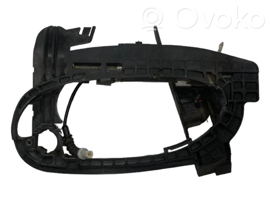 Priekšpusē turētājs / kronšteins ārējam atvēršanas rokturim