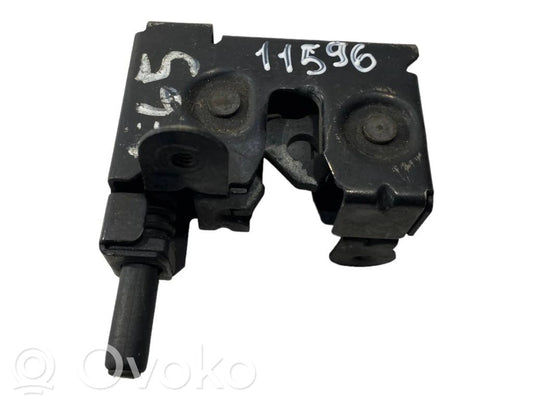 Dzinēja pārsega slēdzene