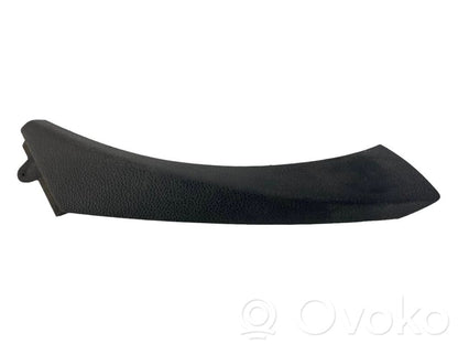 Closing handle / decorative trim