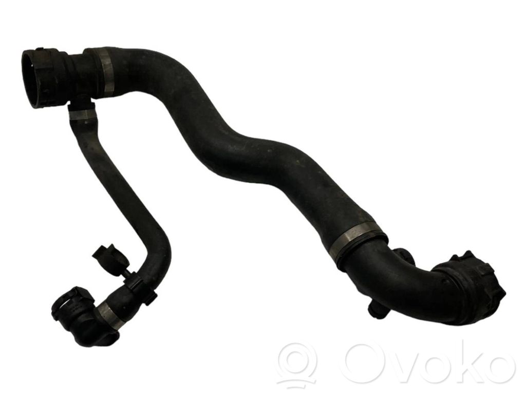 Caurulīte (-es) / šļūtene (-es)