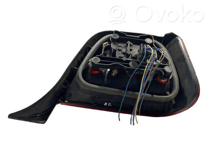 Aizmugurējais lukturis virsbūvē