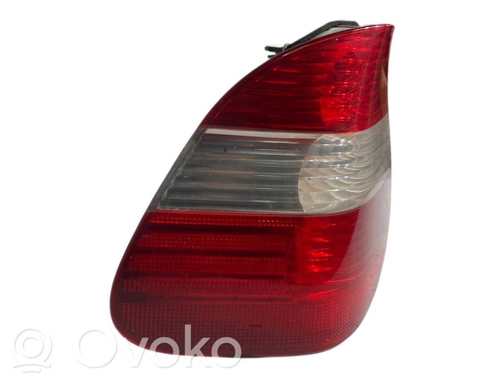 Aizmugurējais lukturis virsbūvē