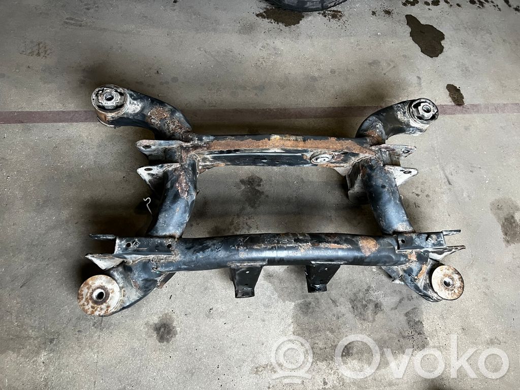 Pusrāmis aizmugurējais / priekšējais