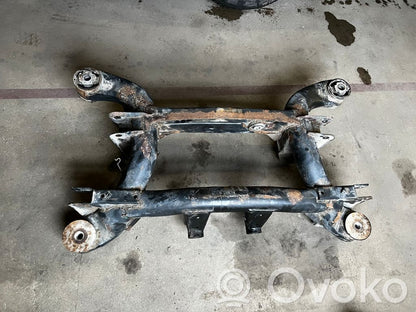 Pusrāmis aizmugurējais / priekšējais