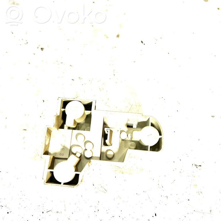 Aizmugures spuldzes vāka turētājs