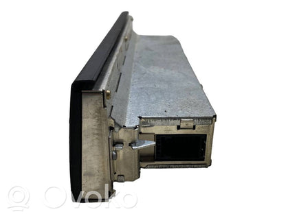 Radio / CD/DVD atskaņotājs / navigācija