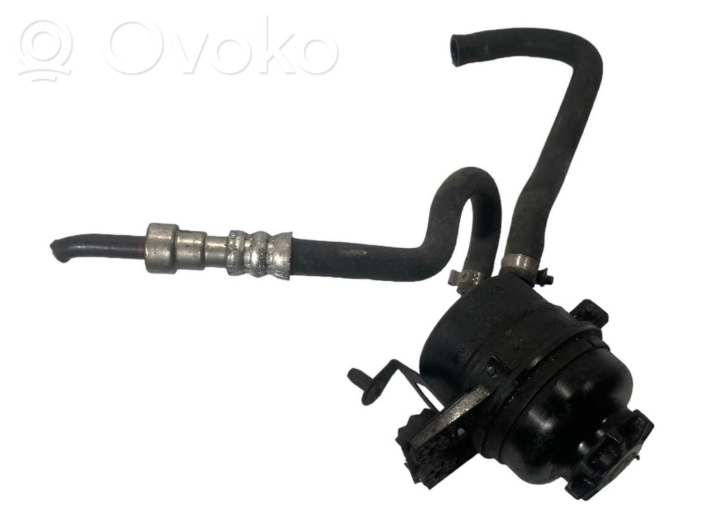 Stūres pastiprinātāja šķidruma tvertne