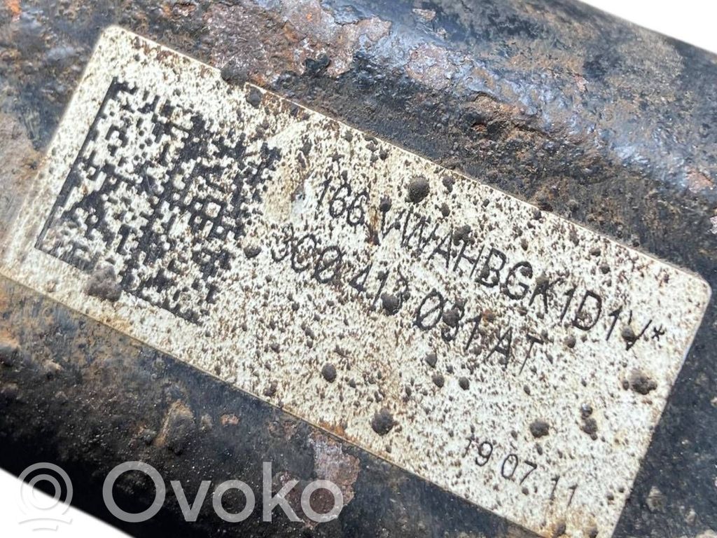 Priekšpusē amortizators ar atsperi