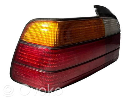 Aizmugurējais lukturis virsbūvē