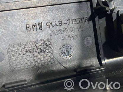 Kāju zonas sānu dekoratīvā apdare