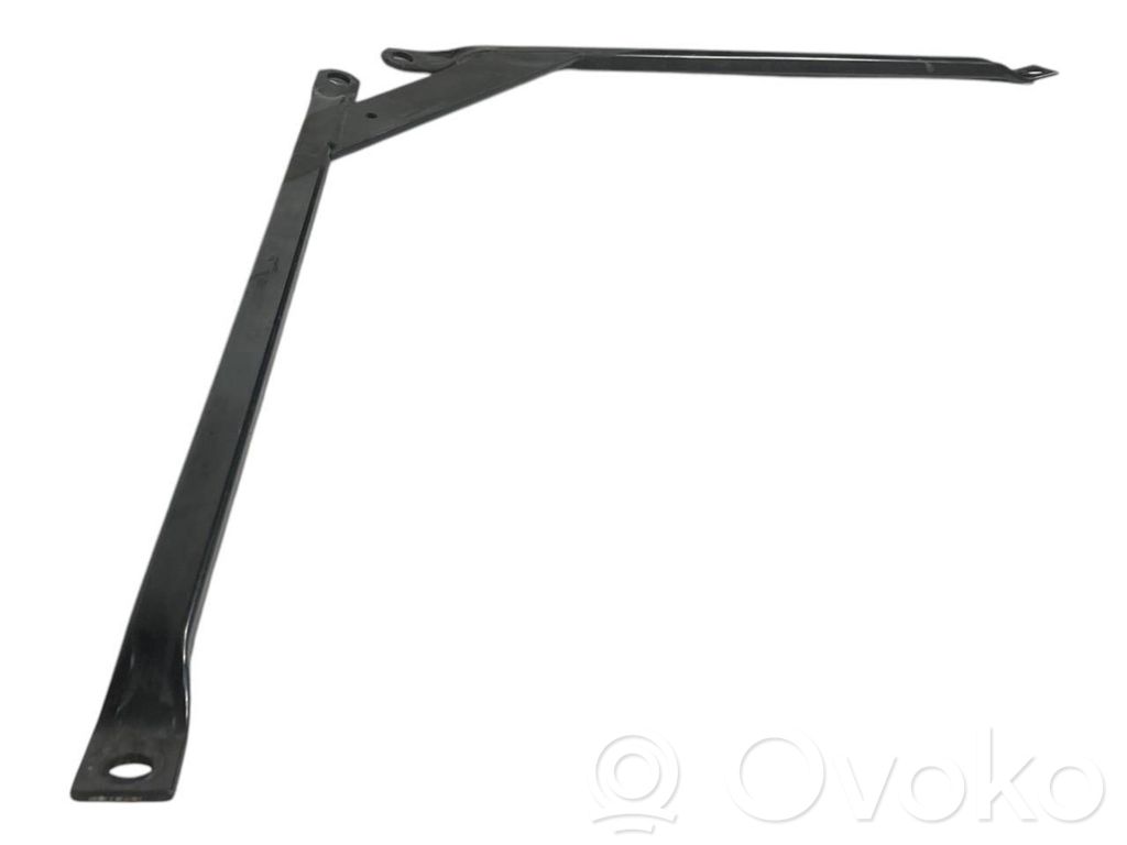 Cita veida dzinēja nodalījuma detaļa