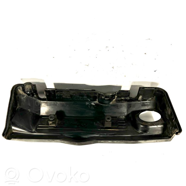 Dzinēja pārsegs (dekoratīva apdare)