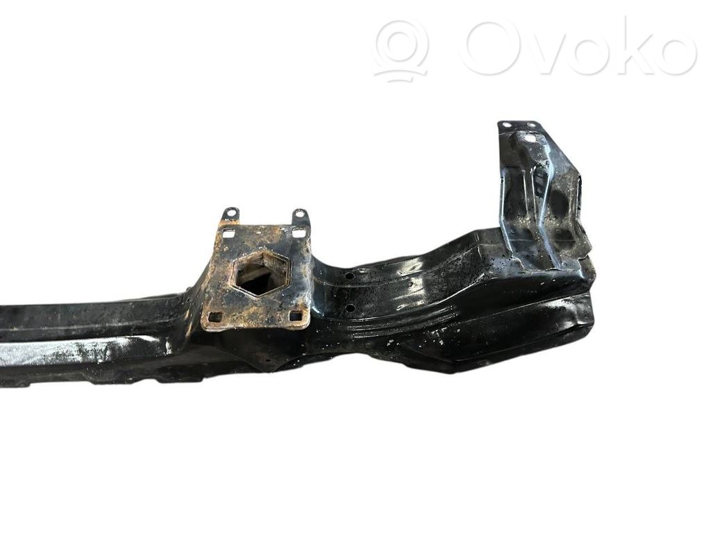 Priekšpusē bampera sija / balka