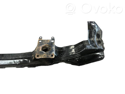 Priekšpusē bampera sija / balka