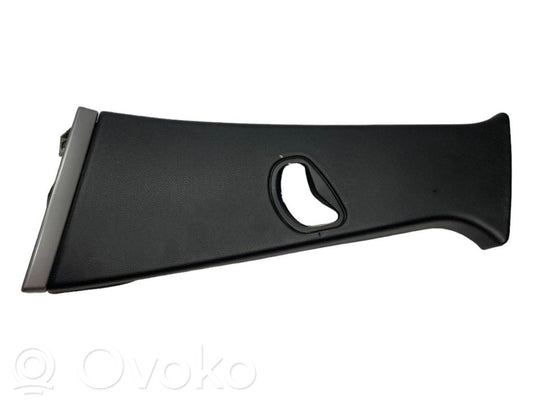 (B) statņa dekoratīvā apdare (augšdaļa)