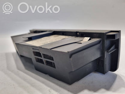 Gaisa kondicioniera / klimata kontroles / salona apsildes vadības bloks (salonā)