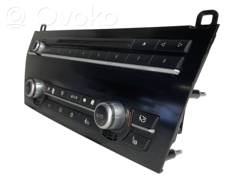 Air conditioning / climate control / interior heating control unit (in the passenger compartment)