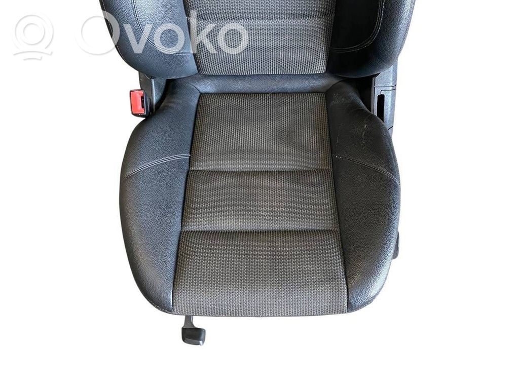 Sēdekļu komplekts