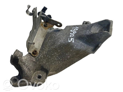 Engine mounting bracket