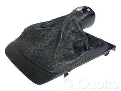 Ātrumu pārslēgšanas sviras dekoratīvā apdare (āda, uzgalis)