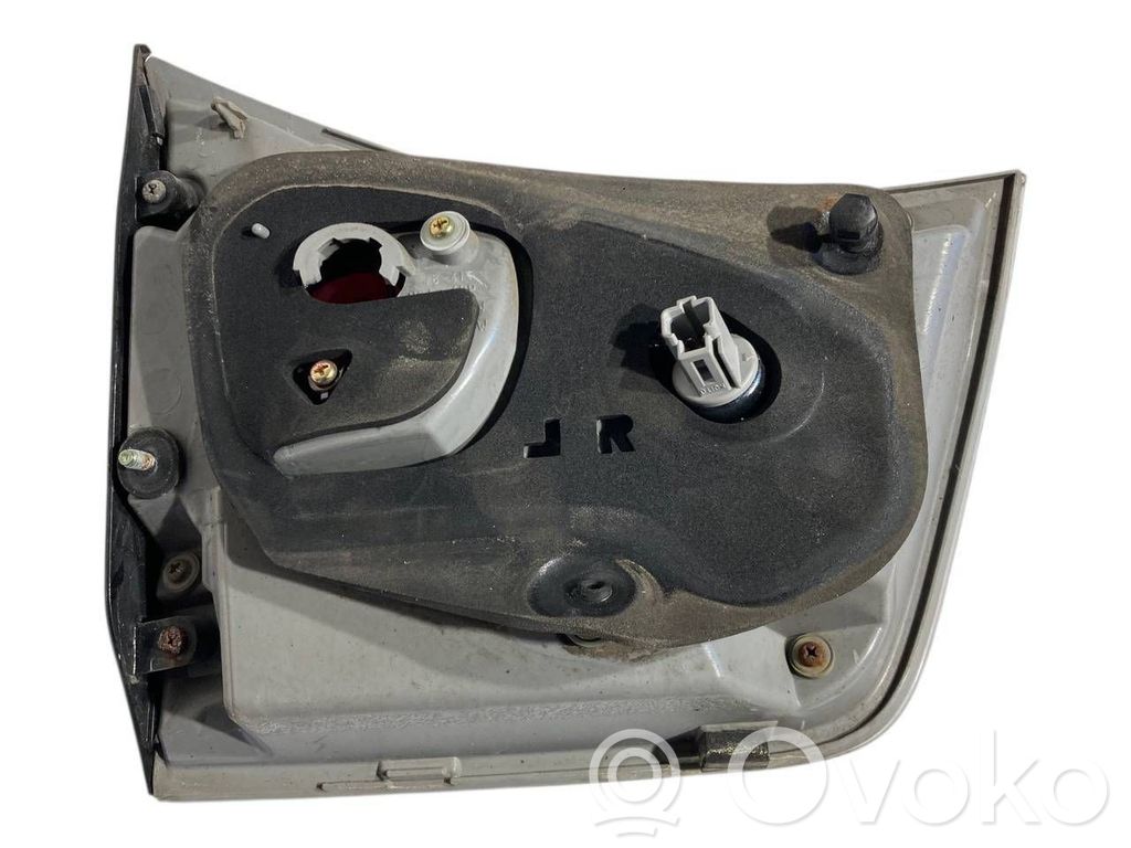 Aizmugurējais lukturis pārsegā