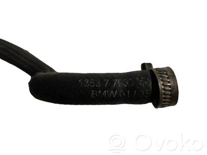 Caurule (-es) / šļūtene (-es)