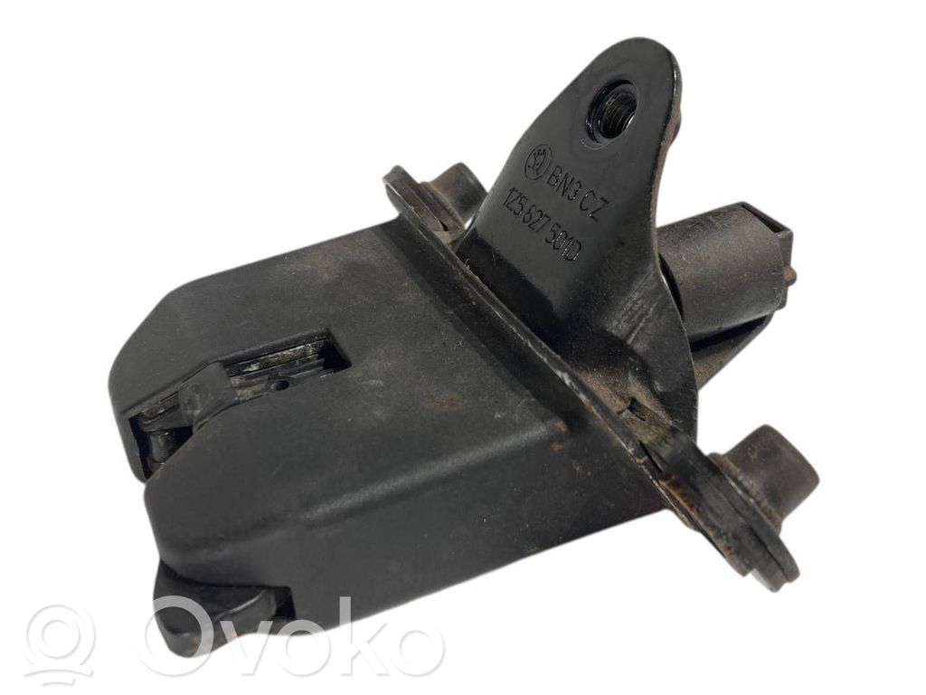 Aizmugurējā pārsega slēdzene