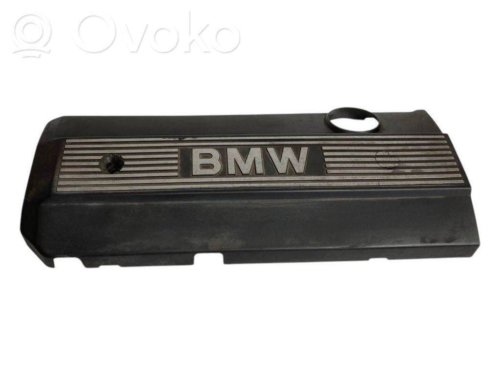 Dzinēja pārsegs (dekoratīva apdare)