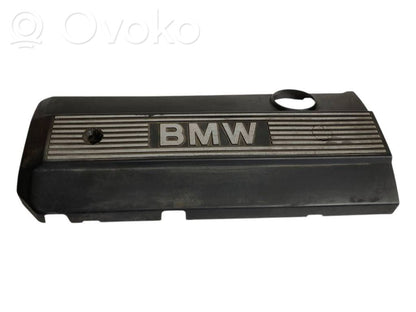 Dzinēja pārsegs (dekoratīva apdare)