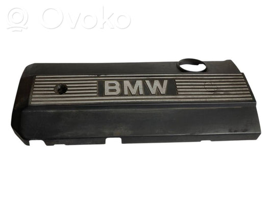 Dzinēja pārsegs (dekoratīva apdare)