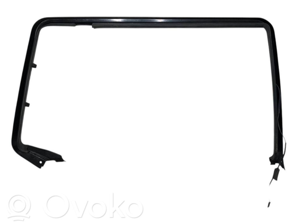 Apšuvums aizmugurējām durvīm