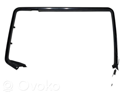 Apšuvums aizmugurējām durvīm